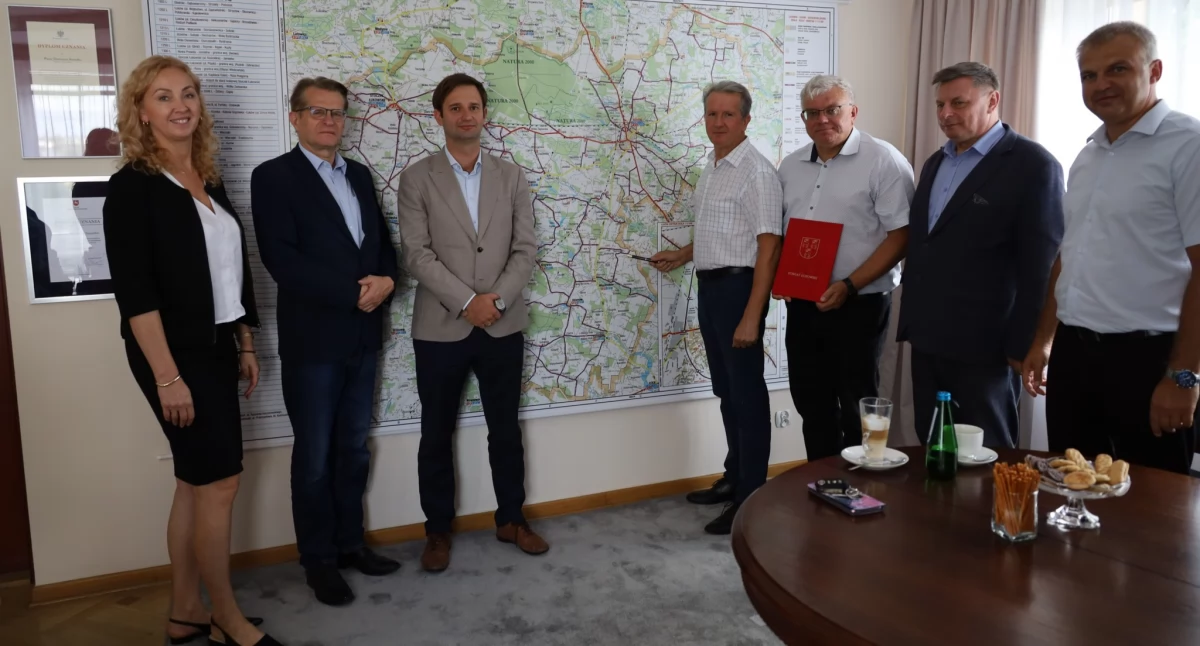 Droga Józefów – Sobole – Hermanów – Wola Bystrzycka zostanie wyremontowana. Umowa podpisana