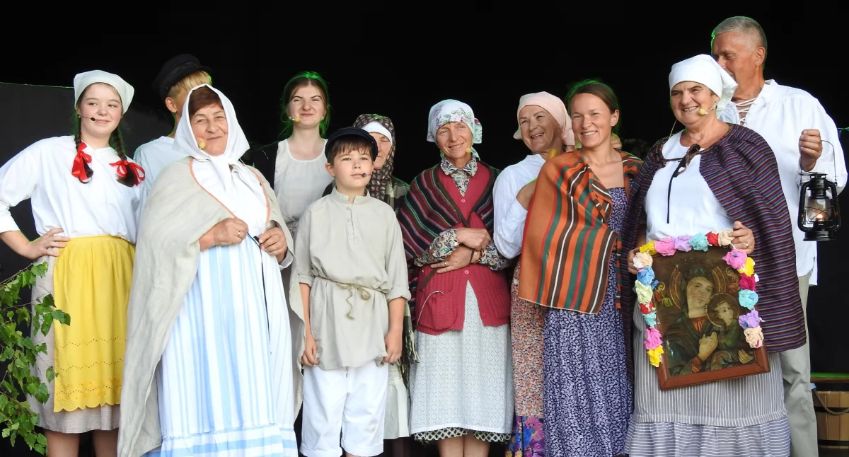 Zespół „Zawsze Razem” z Adamowa wystąpił na festiwalu „Gaducha” i dożynkach w Serokomli