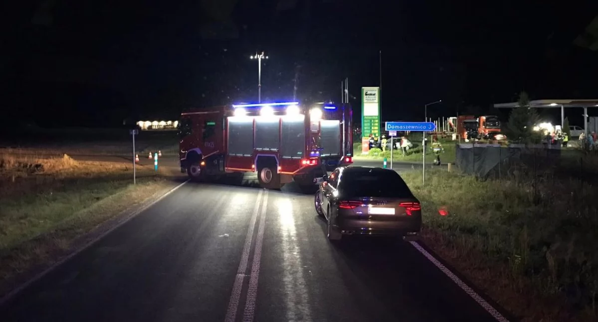 Wypadek na DK63 w Dmininie – 4 osoby ranne, droga całkowicie zablokowana
