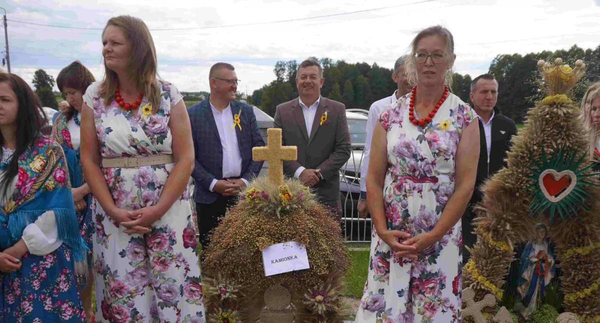 Pachniało bigosem, a stoły uginały się od ciast. Zobacz, jak mała wieś zjednoczyła się, by stworzyć wielkie święto (FOTO)