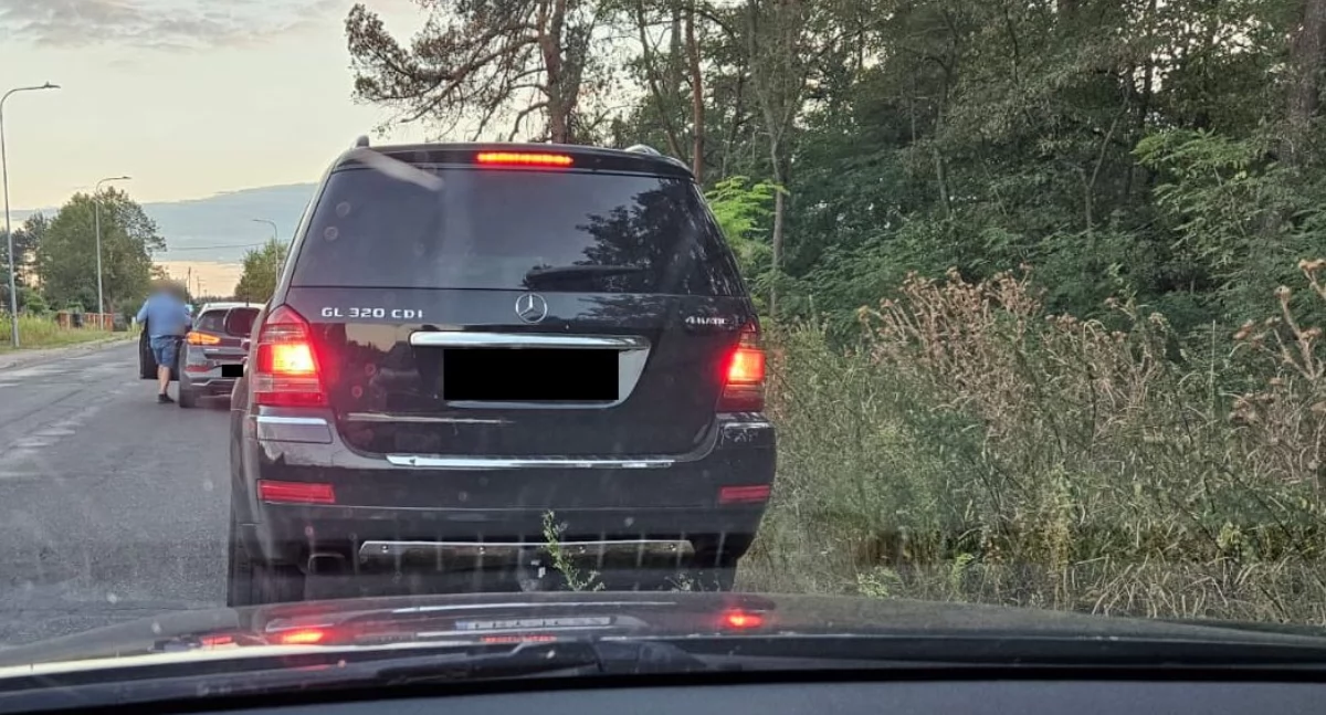 Mercedes wypchany paczkami. Kryminalni przejmują blisko 2000 papierosów bez akcyzy