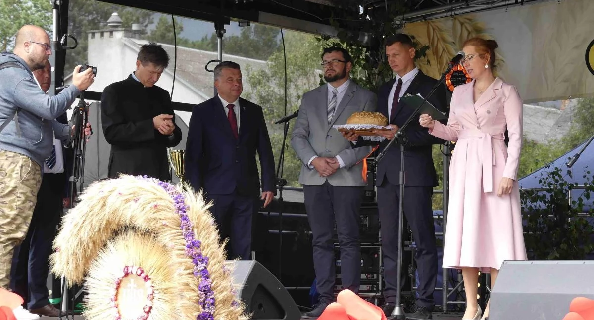 Korowód, piana party i ognisty finał. Tak wyglądały Dożynki Gminno-Parafialne w Zembrach [ZDJĘCIA]