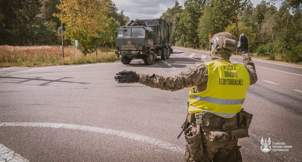 Kolumny wojsk na drogach powiatu łukowskiego. Ruszyło ćwiczenie ŻELAZNY OBROŃCA-25