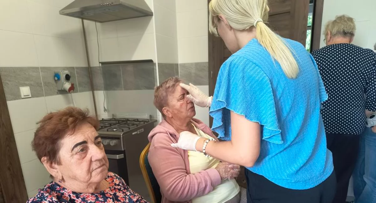 Kosmetyczne spotkanie w Klubie Seniora Gminy Łuków. Panie poznały tajniki pielęgnacji