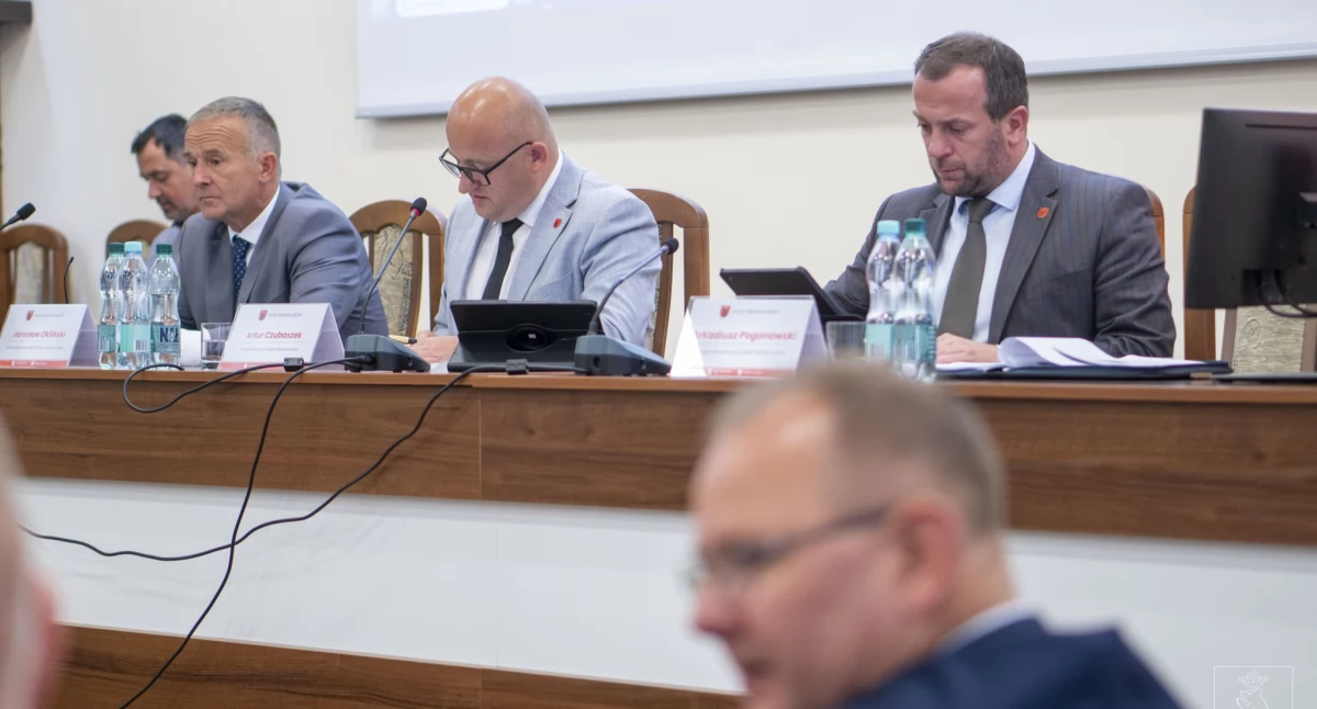 Łuków: Radni poparli Bon Kulturalno-Sportowy. Burzliwa debata o wieku i „rozdawnictwie”