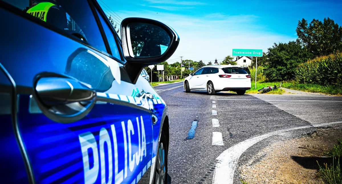 Wypadek w Trzebieszowie. 73-letnia rowerzystka potrącona na skrzyżowaniu