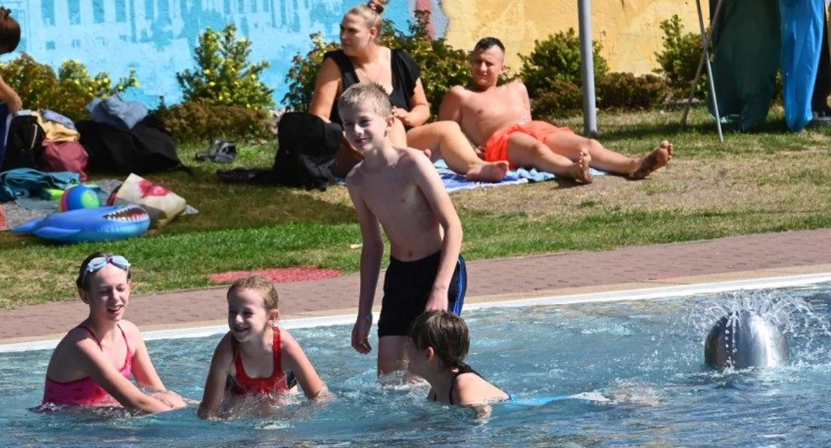 Ostatnie uroki lata w Łukowie: Słoneczne pożegnanie z wakacjami na basenach   (GALERIA)