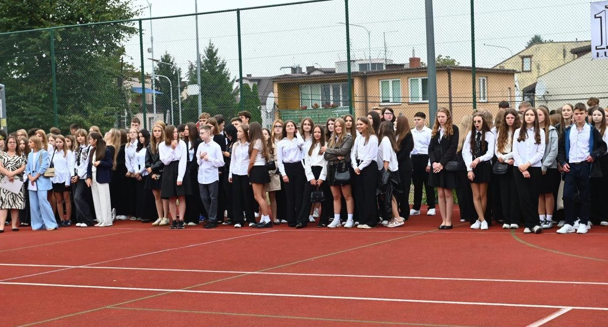 Nowy rok szkolny w I LO w Łukowie. Tak wyglądała uroczysta inauguracja [ZDJĘCIA]