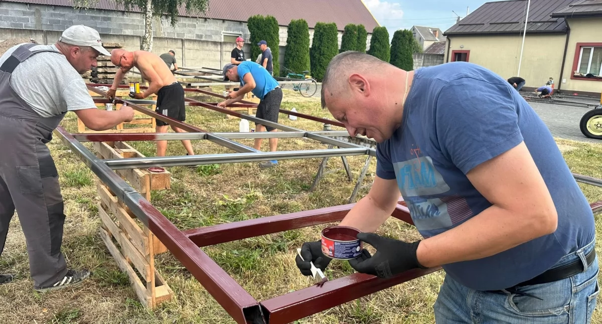Przyczepka już jest, czas na garaż. Strażacy z Tuchowicza ruszyli z budową