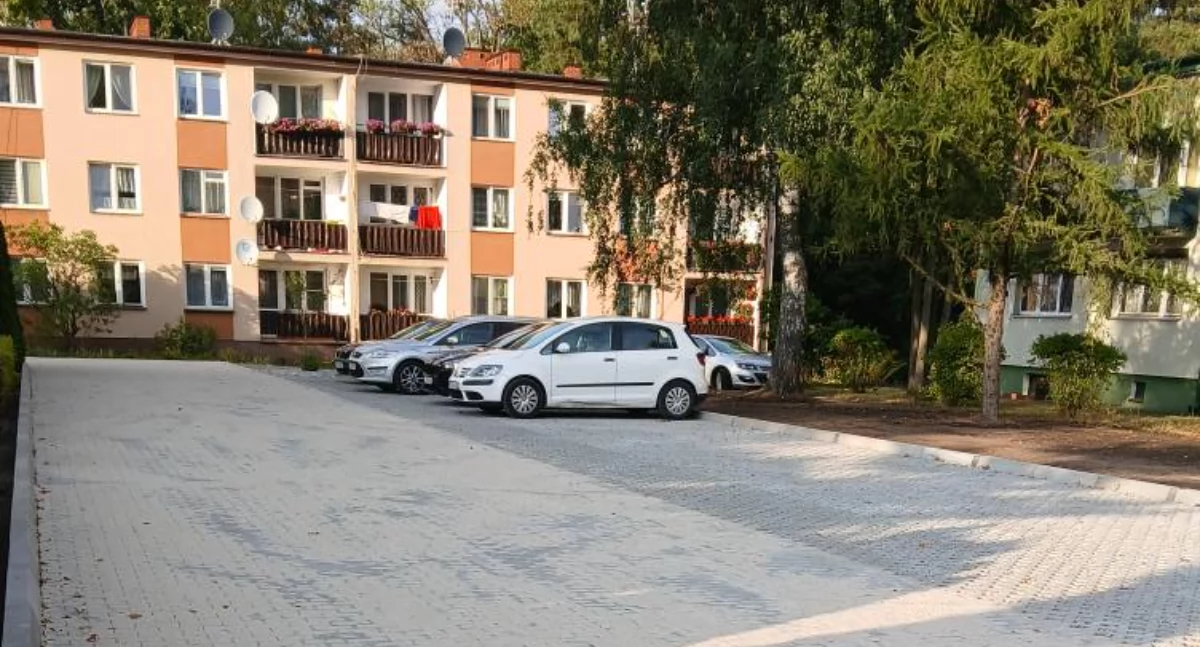 Stoczek Łukowski z nowym parkingiem – koniec problemów z miejscami przy szkole!