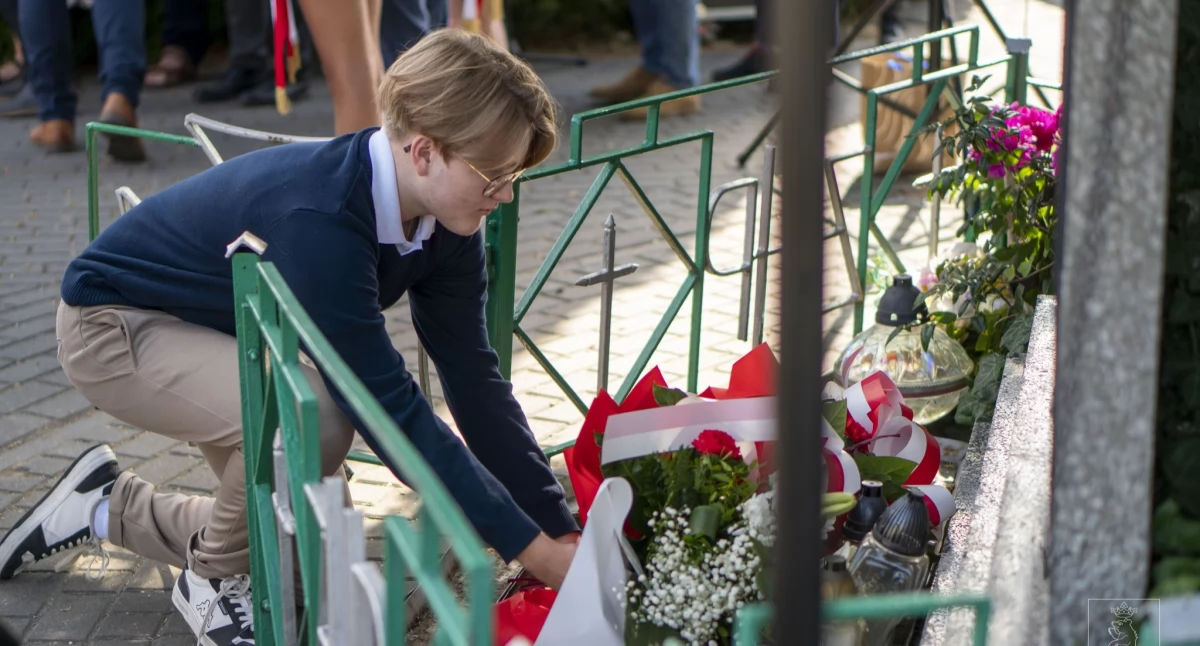 Łuków pamięta: Uczniowie i władze upamiętniły 86. rocznicę bombardowania miasta
