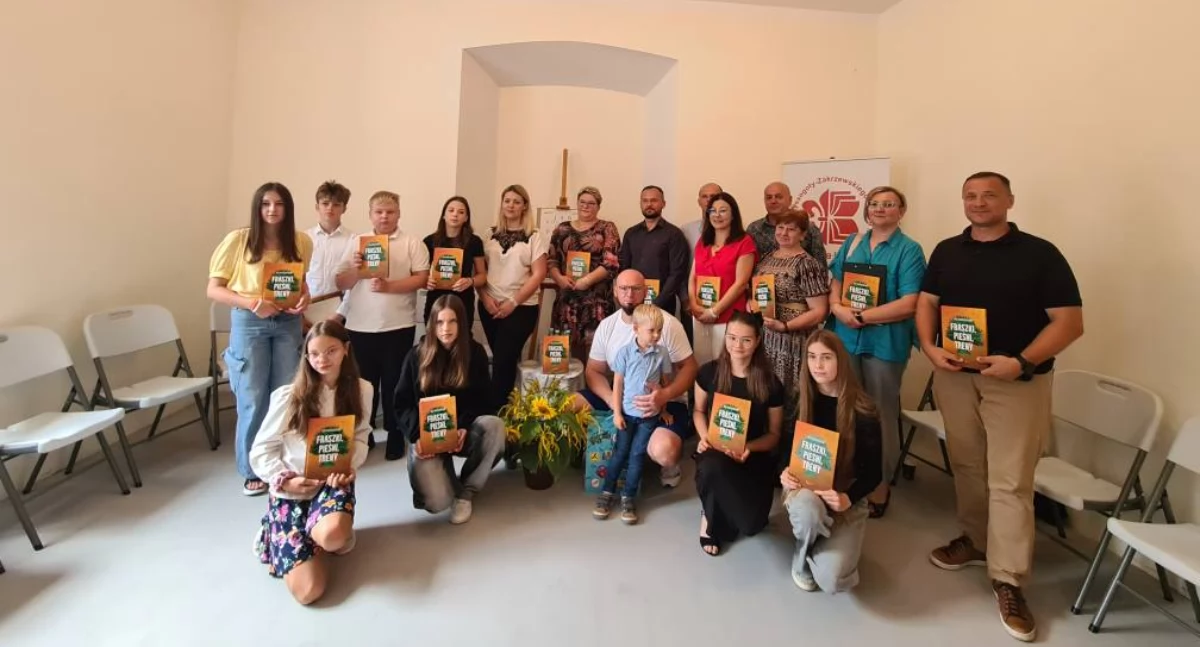 Wyjątkowe Narodowe Czytanie w gminie Wola Mysłowska. Dwór w Wilczyskach otworzył swoje wnętrza