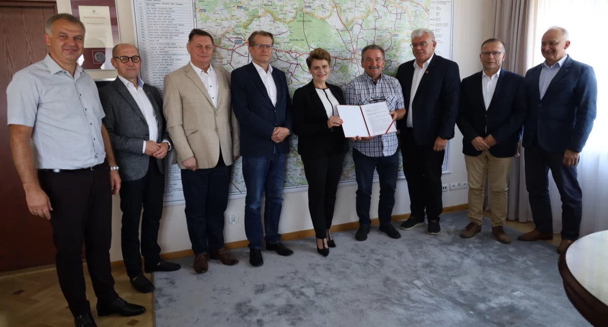 Przebudowa drogi powiatowej w Szczygłach Dolnych. Podpisano umowę z wykonawcą