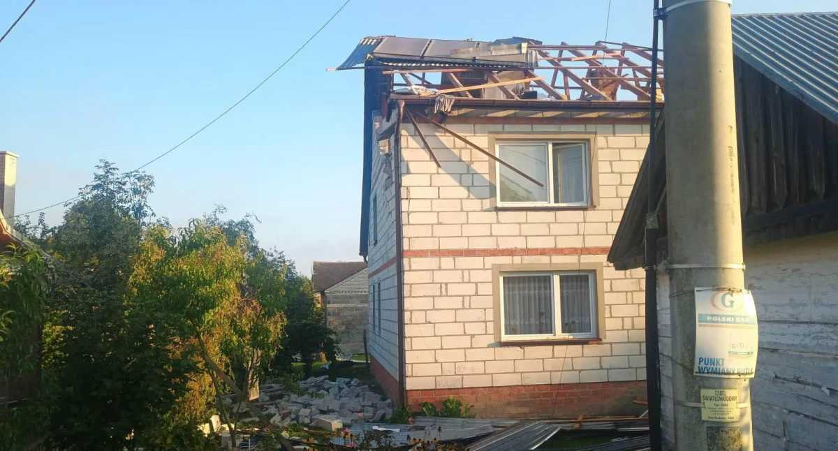 Poseł udostępnił zdjęcia z miejsc upadku dronów. „To cud, że nikt nie ucierpiał”