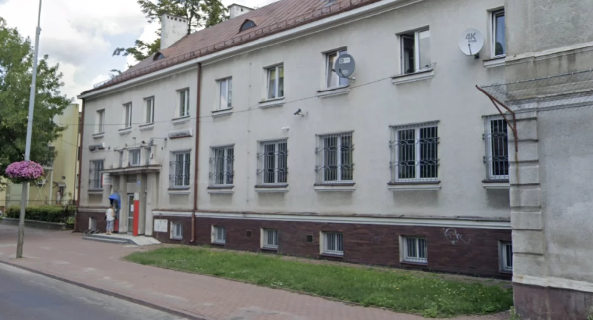 Szpetny budynek banku w centrum Łukowa wreszcie do remontu?