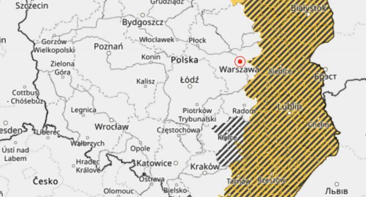 Powiat Łukowski spowity gęstą mgłą. IMGW wydał ostrzeżenie dla kierowców