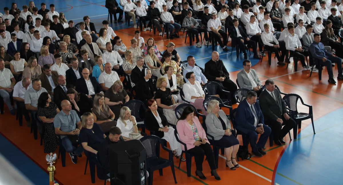Minuta ciszy i muzyczny sukces. Tak wystartował rok szkolny w ZS nr 1 w Łukowie