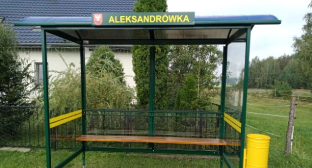 Gmina Stoczek Łukowski stawia na wygodę! Dziewięć nowych wiat przystankowych już gotowych