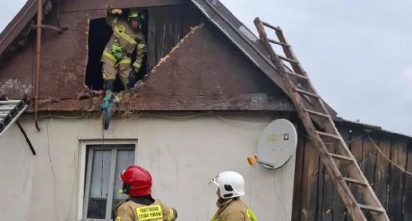 Pożar domu w Woli Okrzejskiej. Jedna osoba ranna