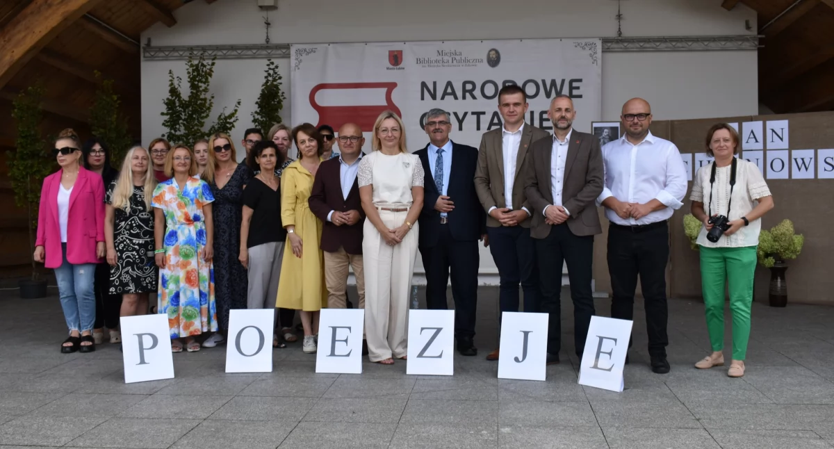 Fraszki i Pieśni Jana Kochanowskiego w amfiteatrze. Tak wyglądało Narodowe Czytanie w Łukowie