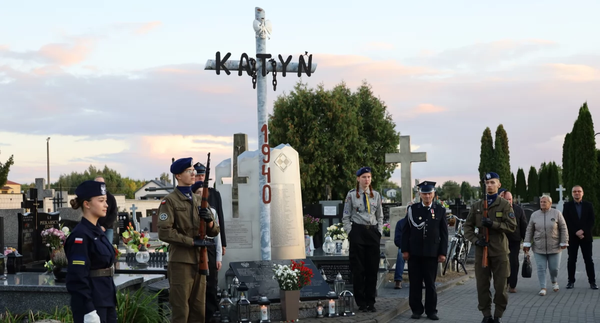 Łuków uczcił 86. rocznicę napaści ZSRR na Polskę i 28. rocznicę ustawienia Krzyża Katyńskiego