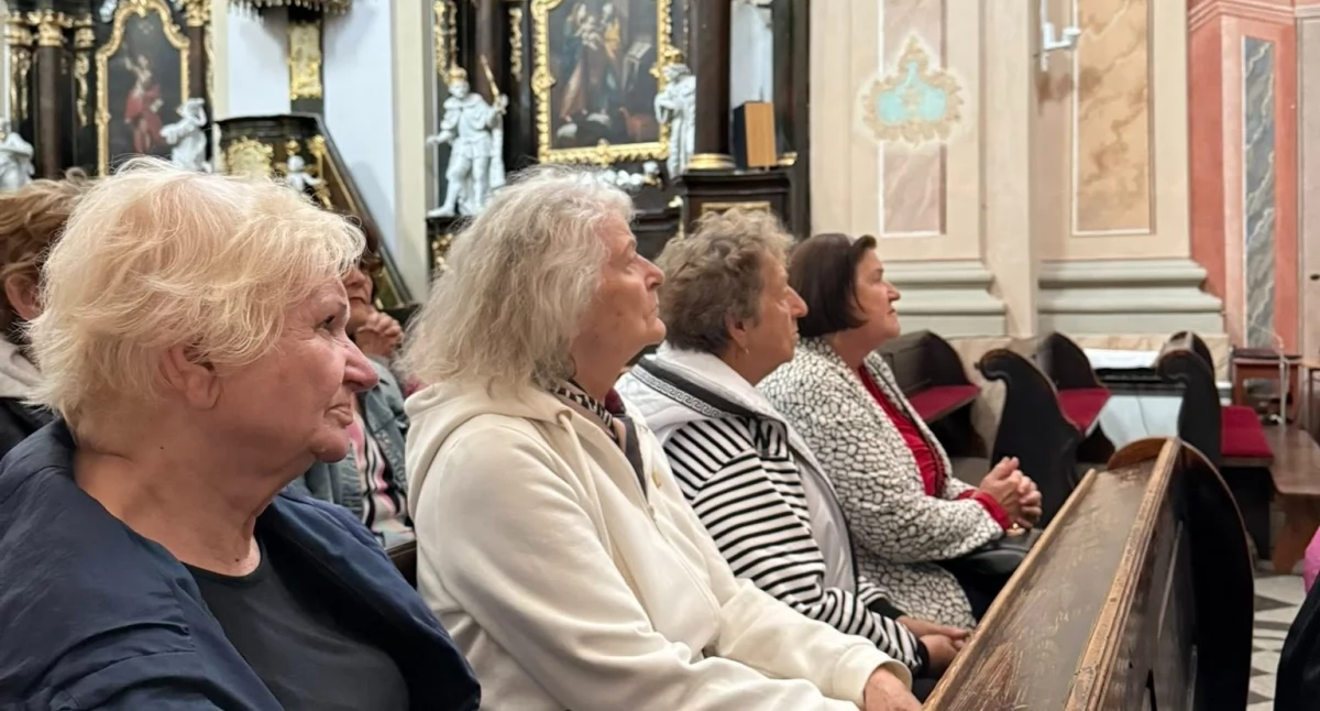 Seniorzy „Młodzi Duchem” w podróży przez historię Łukowa