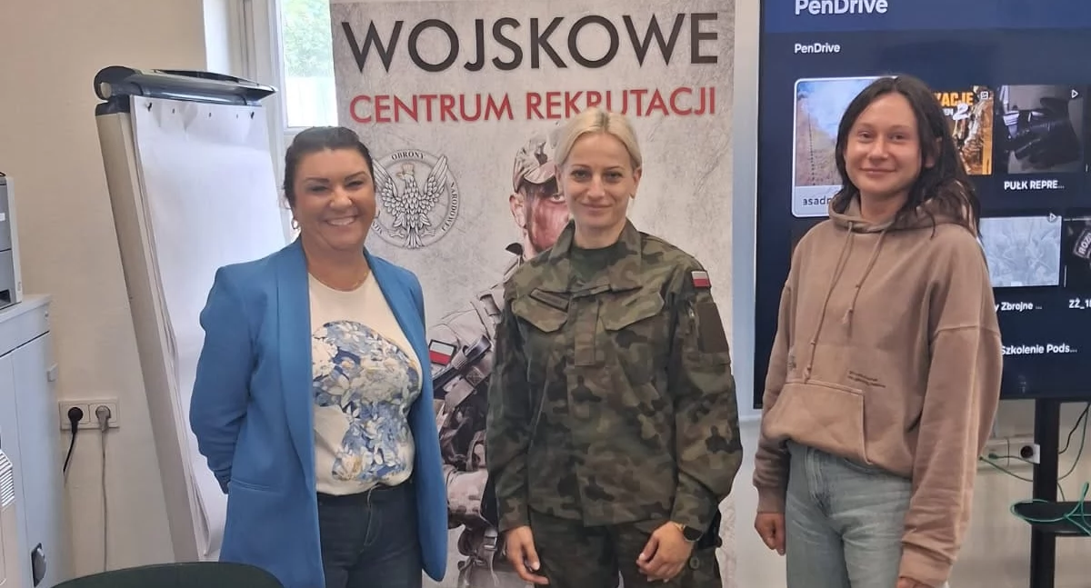 Wojsko Polskie zachęca młodzież w Łukowie do wstąpienia w szeregi armii