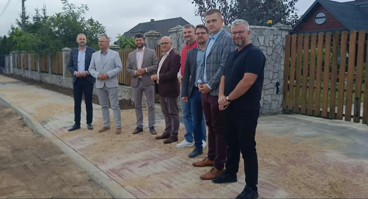 Łuków: Budowa ul. Źródlanej na półmetku. Pierwszy odbiór częściowy już za nami [ZDJĘCIA]