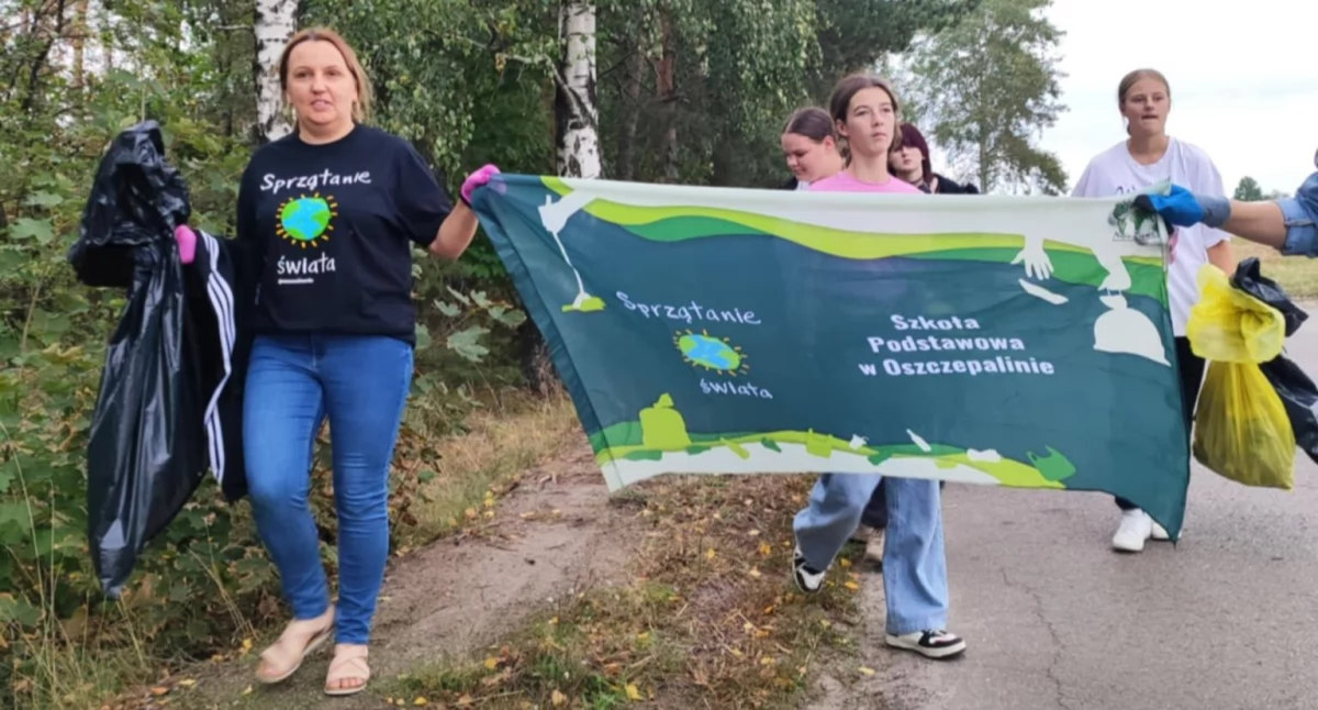 Uczniowie z Oszczepalina ruszyli w teren! Zebrali worki śmieci podczas akcji „Sprzątanie świata”