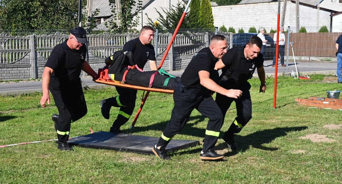 Piknik Strażacki w Dębowicy. Pokaz gaszenia oleju wodą zrobił ogromne wrażenie!