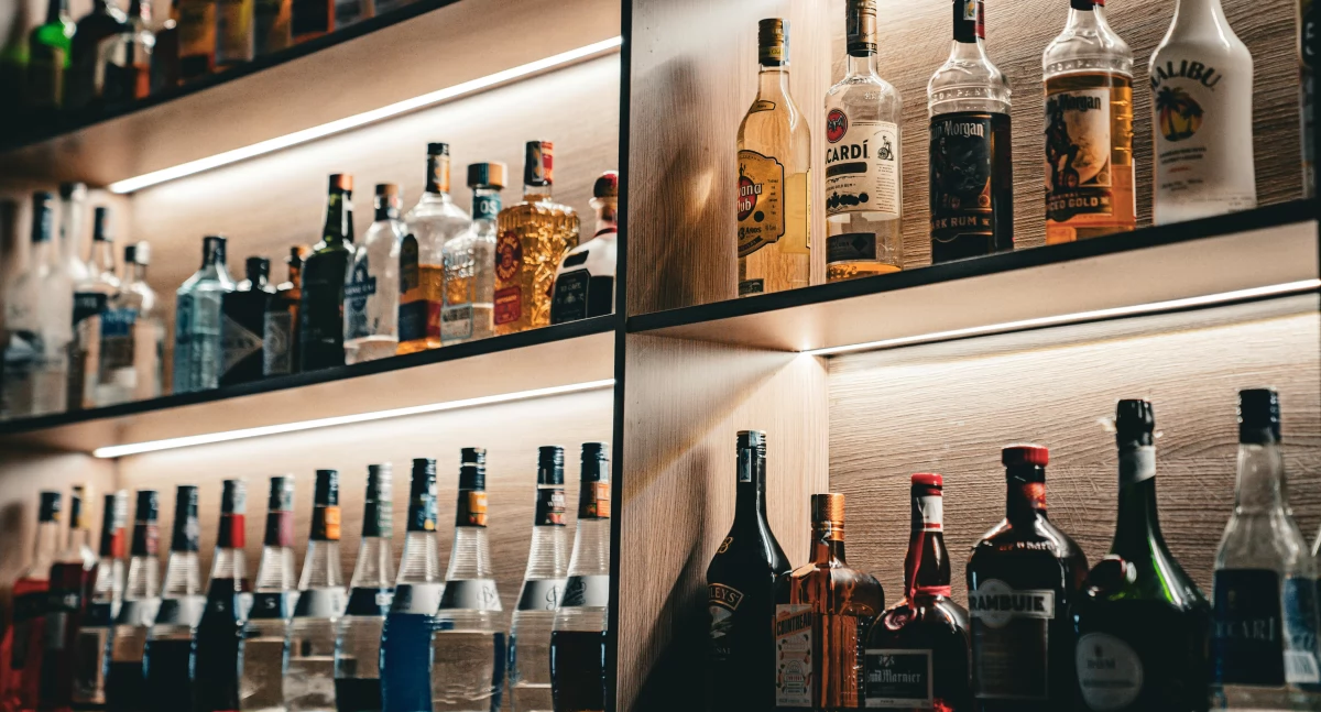 Lewica chce zakazu sprzedaży alkoholu w nocy i na stacjach paliw. Projekt w Sejmie