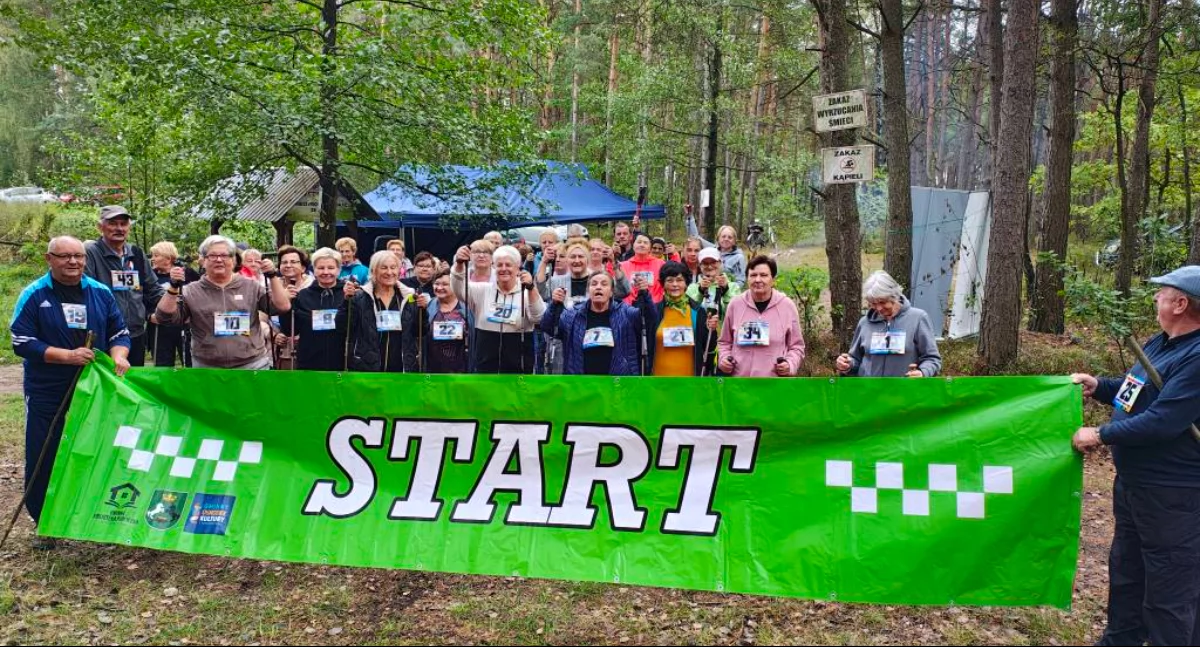 Ponad 50 uczestników na starcie! Pierwsze zawody nordic walking seniorów w Trzebieszowie za nami