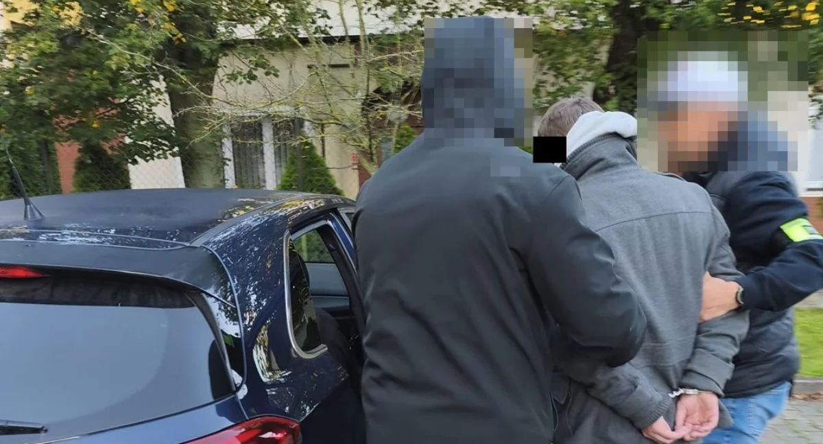 Policjanci weszli przez okno i zatrzymali 34-latka! Zaskoczony poszukiwany już w celi