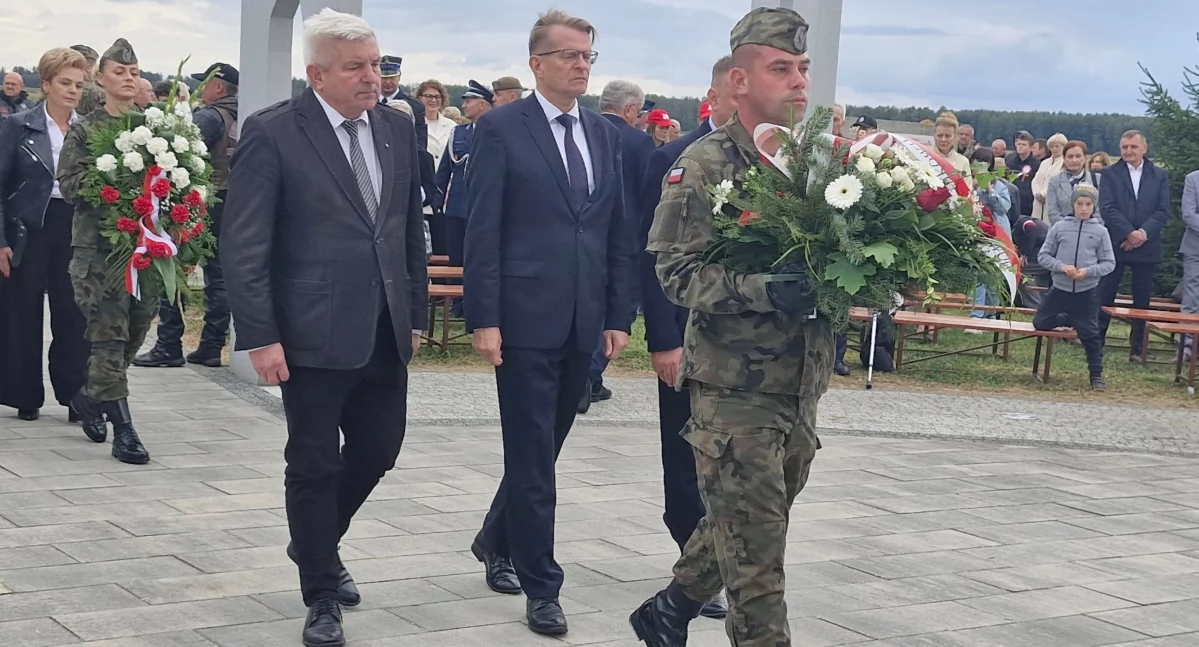 Hołd bohaterom. Podniosłe uroczystości w Szaniawach-Poniatach (FOTO)