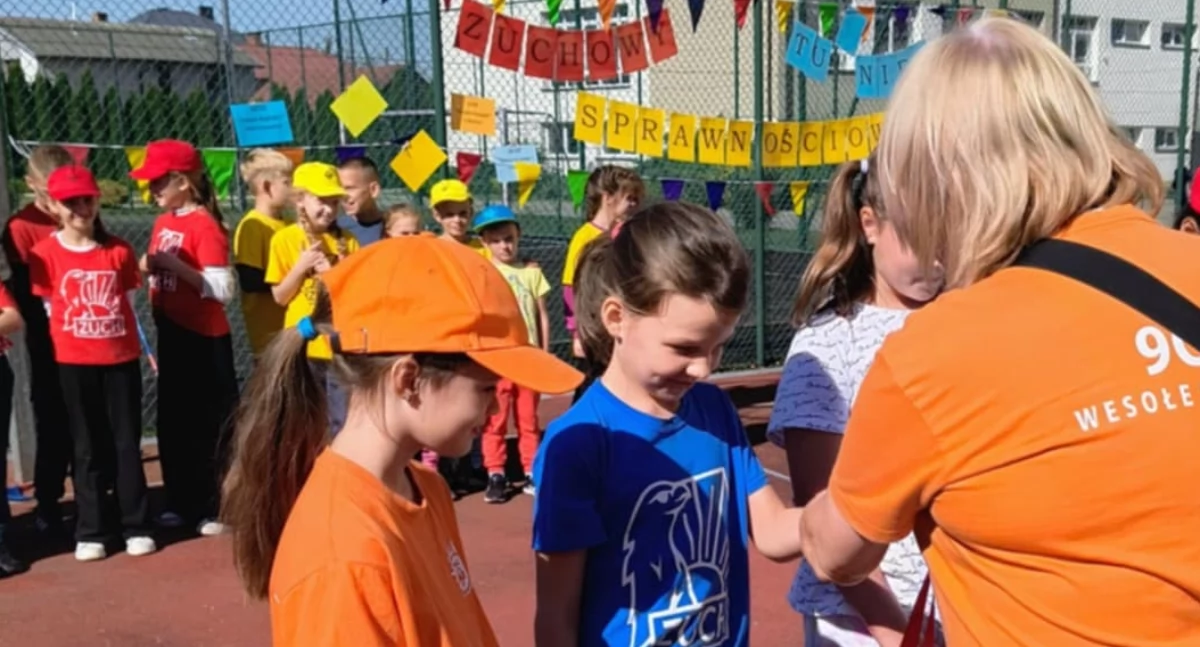 Zuchowy atomowy fun w Adamowie: Kto pociągnął linę najmocniej? (GALERIA)