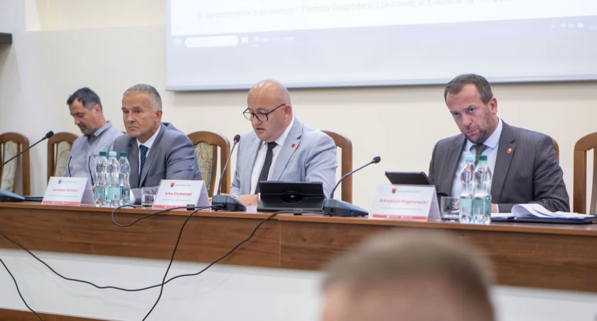 Tablica z repertuarem przed ŁOK ma wrócić. Radny zgłosił wniosek