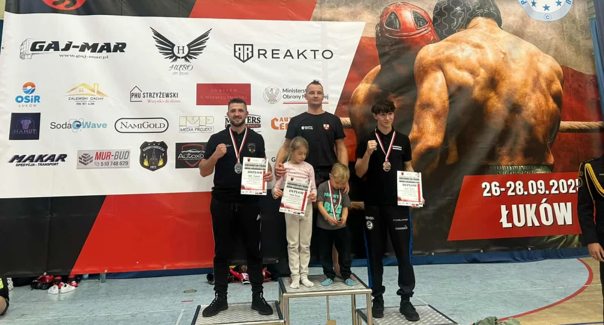 Jakub Strzyżewski ze srebrnym medalem mistrzostw w kickboxingu