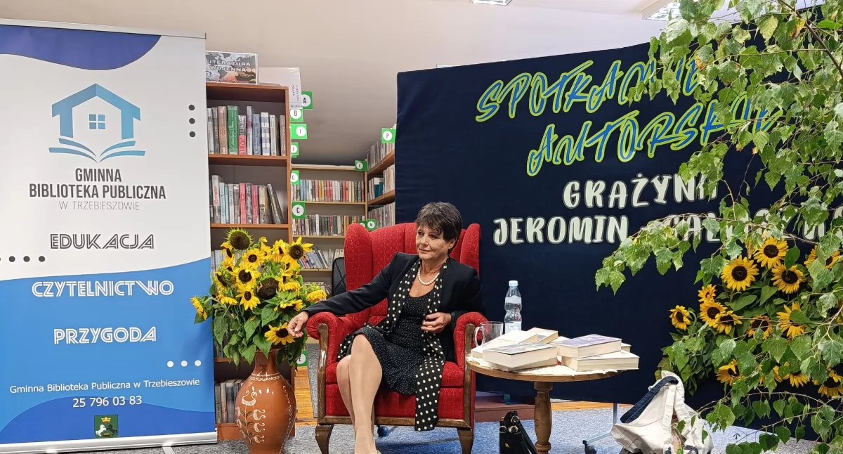 Znana pisarka Grażyna Jeromin-Gałuszka spotkała się z czytelnikami w Trzebieszowie