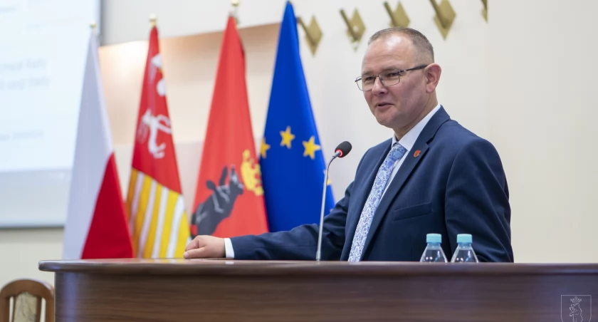 Schrony w Łukowie? Burmistrz: „Na razie tylko miejsca ukrycia”