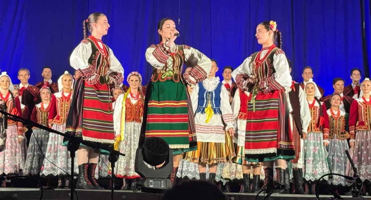 „Łukowiacy” na jednej scenie z legendą! Solistki z Łukowa wystąpiły z Zespołem „Śląsk”