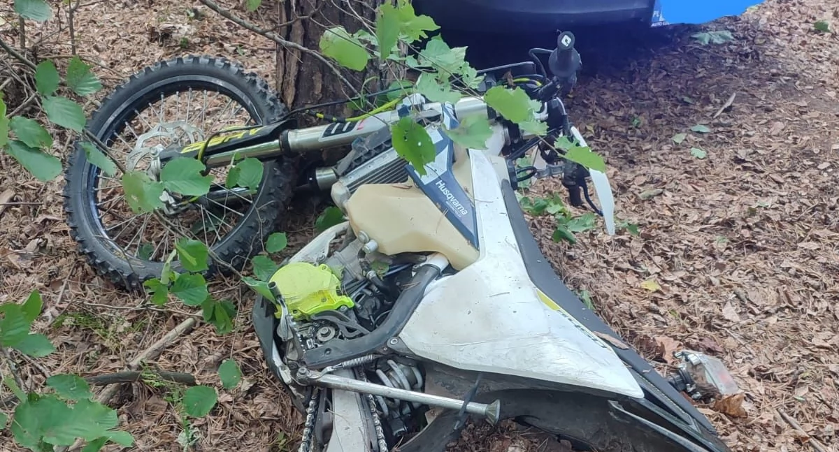 Motocyklista uderzył w drzewo. Do akcji ruszył śmigłowiec LPR