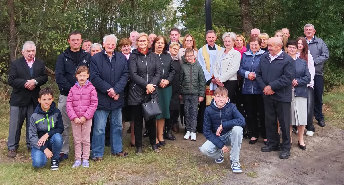 Nowy krzyż w Zagoździu poświęcony. Mieszkańcy spotkali się na wspólnej modlitwie i integracji