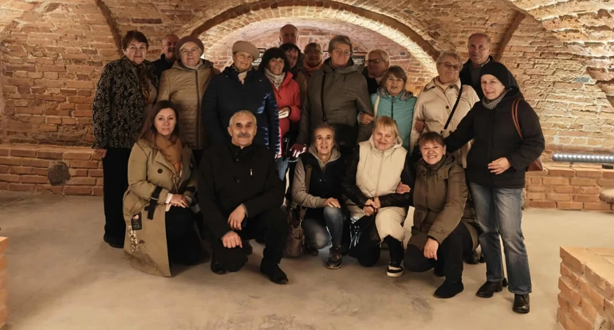 Zeszli do krypt w Łukowie! Seniorzy odkrywali tajemnice podziemi kościoła