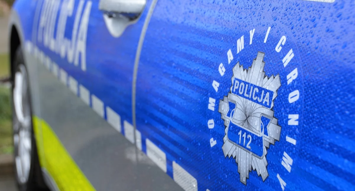 Uciekał przed policją przez pola. Zakończył rajd w rowie!
