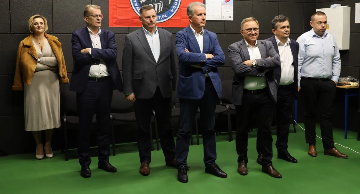 Zarząd Powiatu Łukowskiego obradował w Radoryżu Smolanym. Nowy sprzęt dla strzelnicy i zapowiedź turnieju OSP