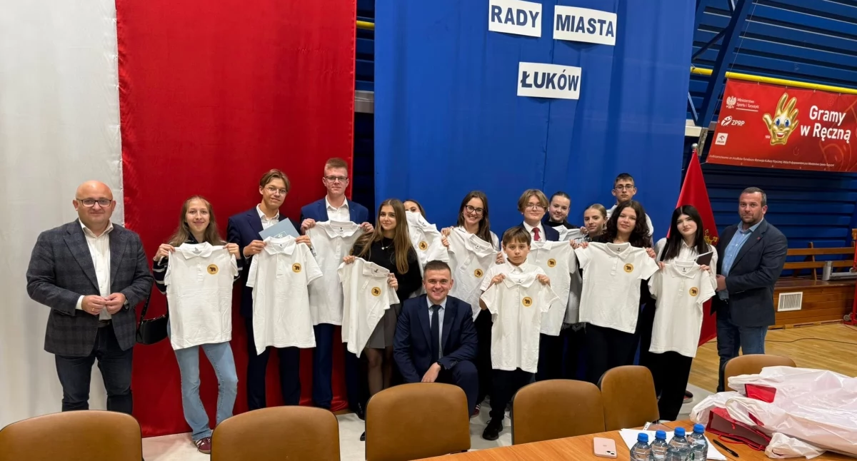 Młodzieżowa Rada Miasta Łuków z planem na nową kadencję. Wręczono też stypendia burmistrza