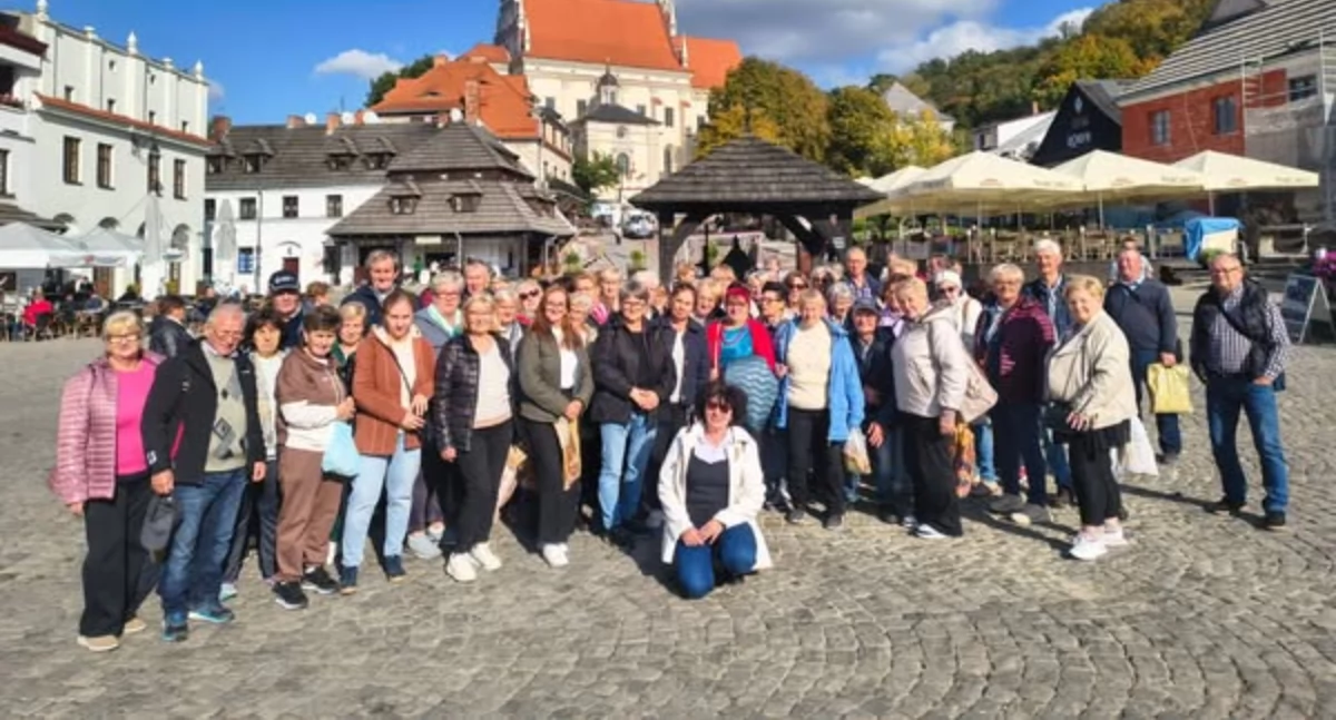 Trzebieszów w Kazimierzu Dolnym! Seniorzy odkrywali sztukę ludową i historię nad Wisłą