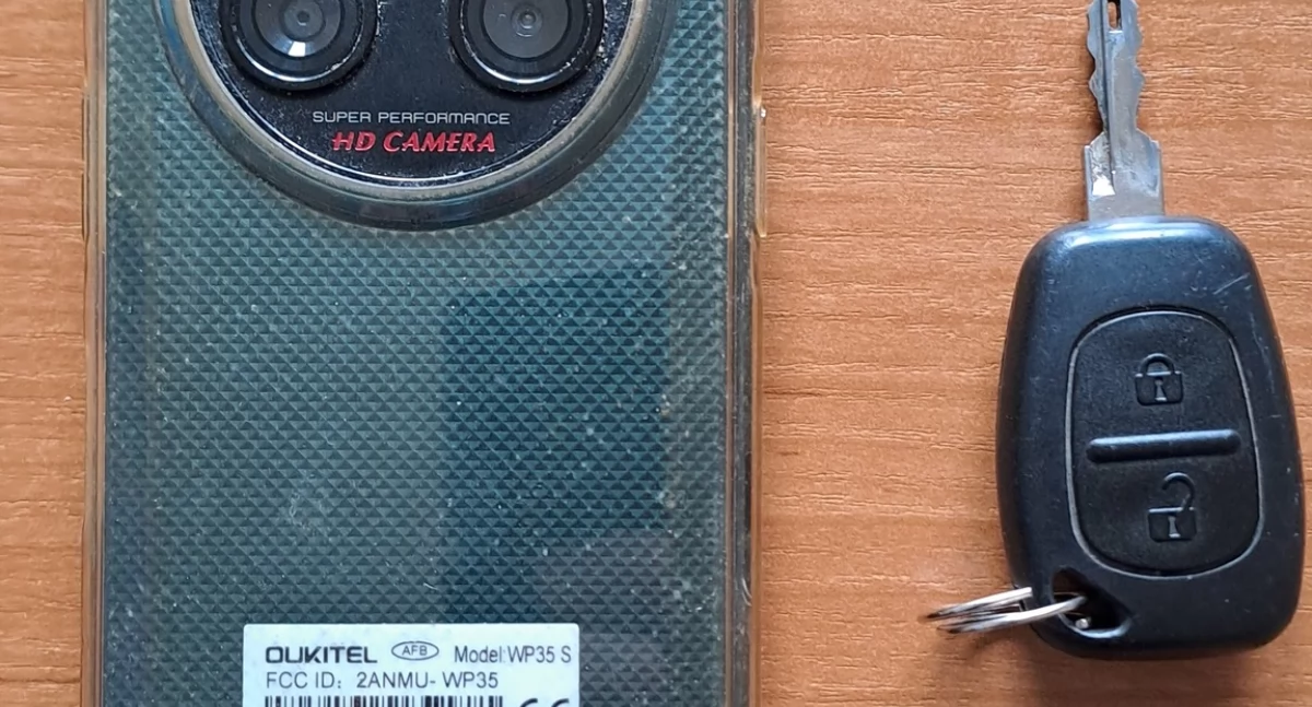 Policjanci z Łukowa szukają właścicieli telefonu i kluczyka samochodowego