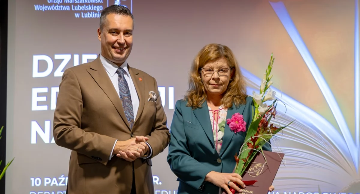 Anna Mikołajewska z łukowskiego Medyka z nagrodą Marszałka Województwa