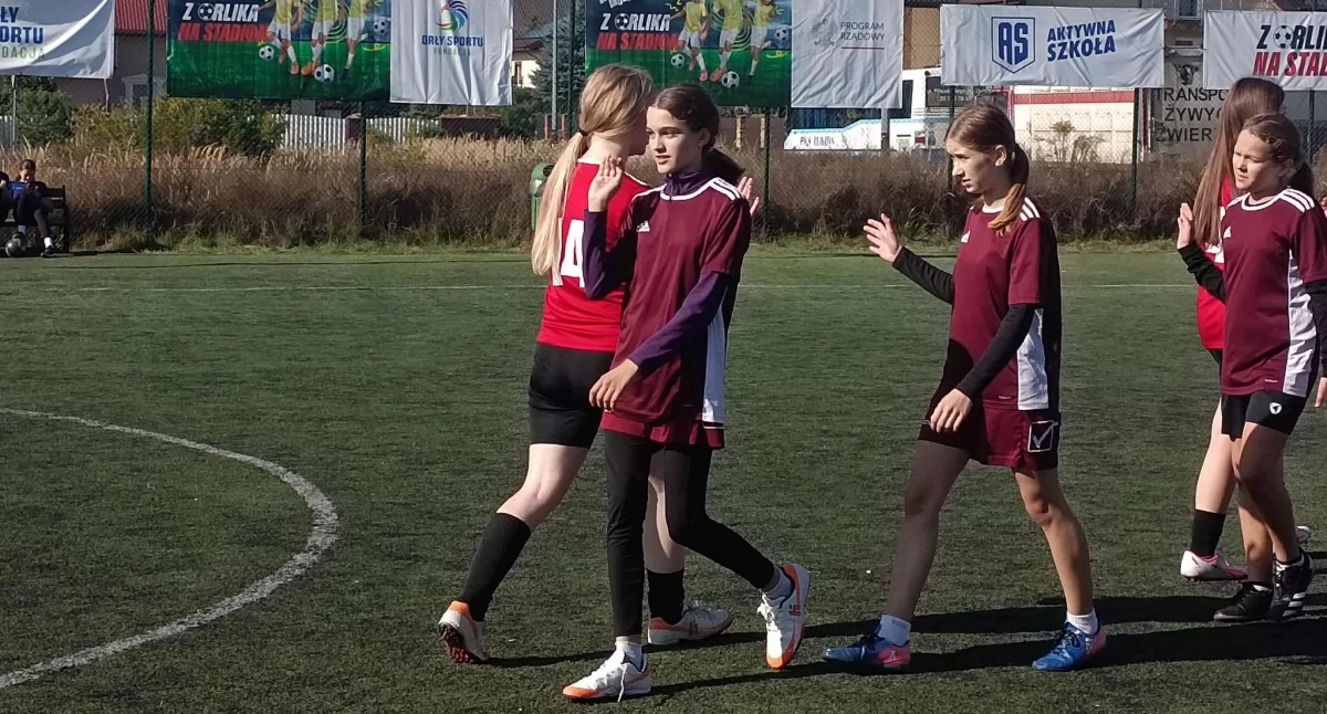 Dziewczęta z Serokomli jadą na województwo! Kolejny sukces w turnieju „Z Orlika na Stadion”